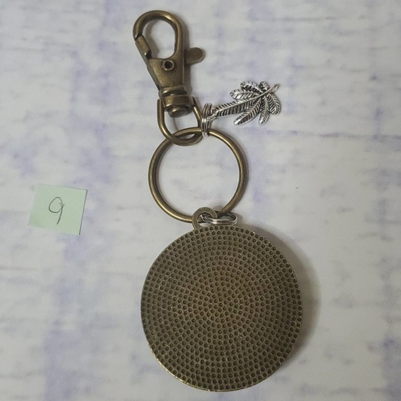 Handmade Leaf Keychain - Picture 3 of 4